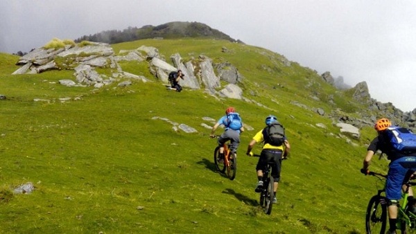 mountain biking trail in Munsiyari