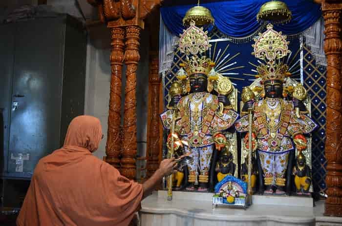 Aarti at Inside Shri Swaminarayan Mandir