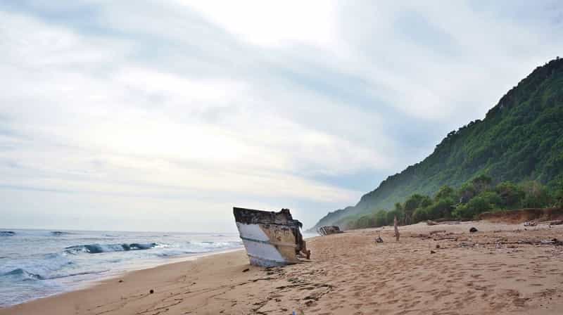 Pantai Nunggalan Beach