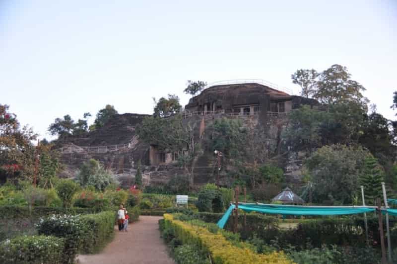 pandav caves panchmarhi